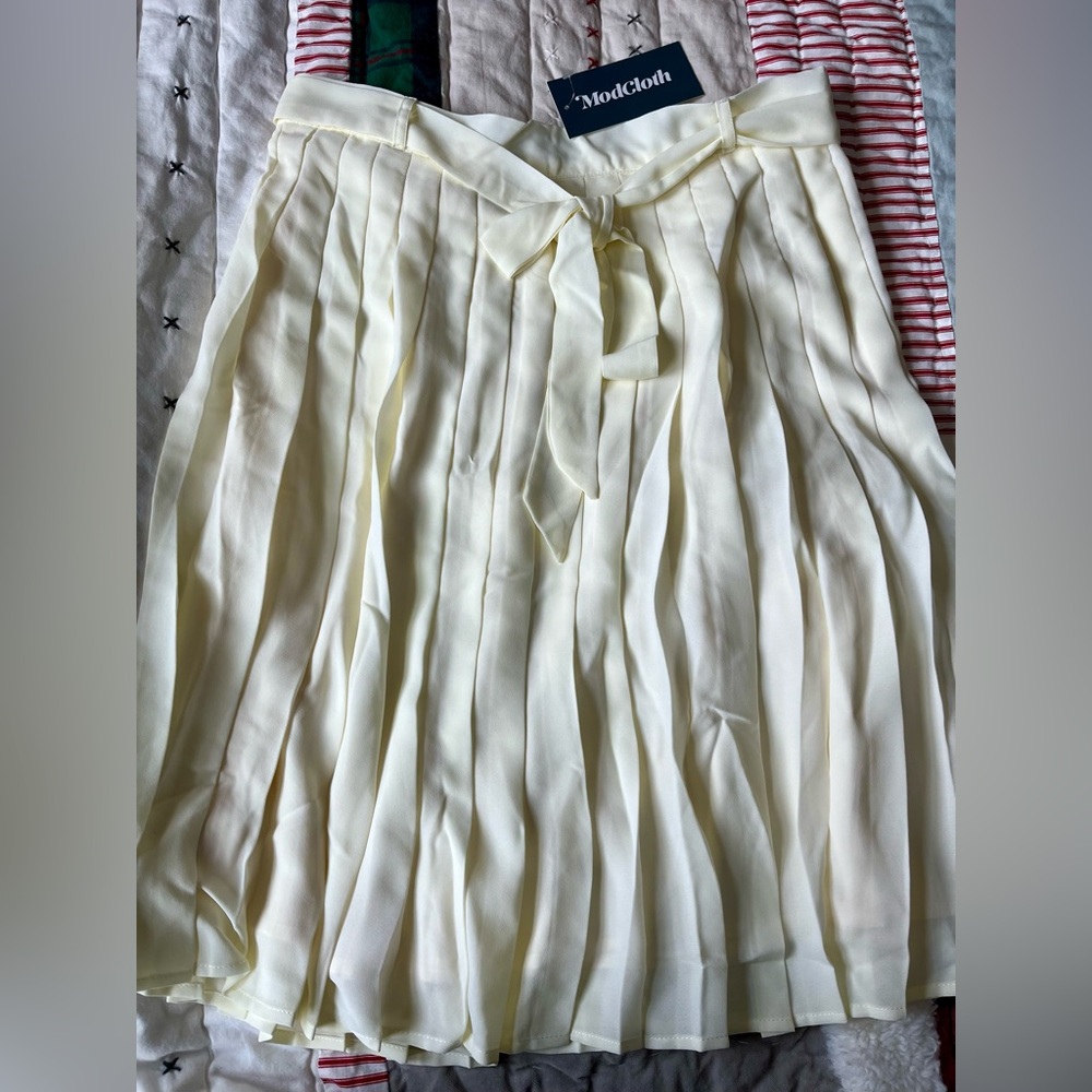 ModCloth cream pleated skirt size L